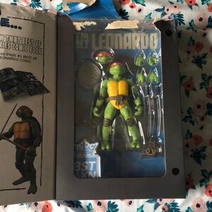 TMNT Leonardo action figure and comic book